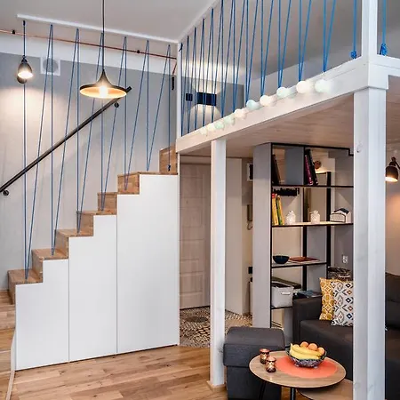 Apartment Chmielna Z Antresola